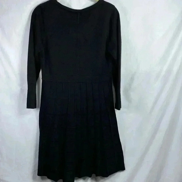 Ellen Tracy Black Long Sleeve Pleated Fit & Flair Sweater Dress in Size Medium. - Picture 3 of 15